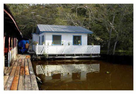 Úszó ház, az Amazonason