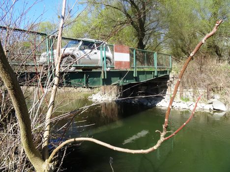 Csökös csatorna hídja Dunakilitin, a Tejfalui mellékágrendszerben 2016. március 31.-én