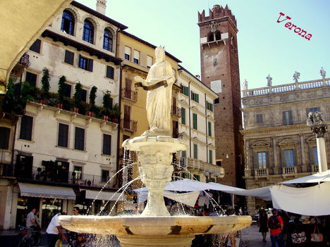 Verona -  Piazza delle Erbe - Città di Verona  (Júlia és Rómeó városa...)