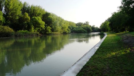 A Mosoni-Duna folyó Halászinál, 2016. június 24.-én 11