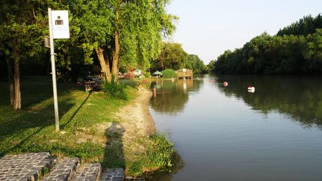 A Mosoni-Duna folyó Halászinál, 2016. június 24.-én 6