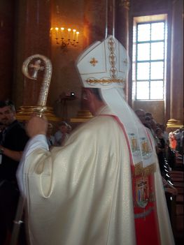 Püspök Atya kivonulása