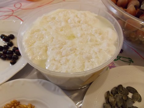 Készül a tibeti kefir.