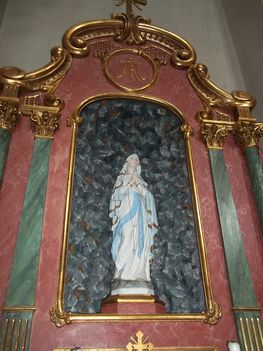 Lourdes-i Szűzanya szobra a Tihanyi Apátságban