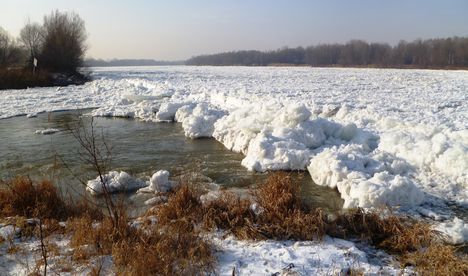 Duna folyam 1845,4 fkm (5), jégtorlasz 2012. február 08.-án