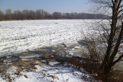 Duna folyam 1847, 0 fkm, jégtorlasz 2012. február 08.-án
