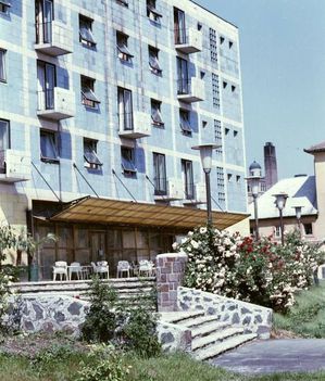 Eger,Park Hotel belső udvara1973!