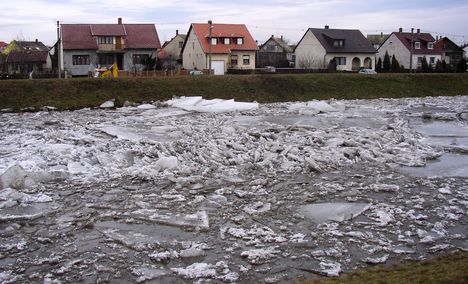 Lajta folyó, jégtorlasz Mosonmagyaróvárnál, 2004 február
