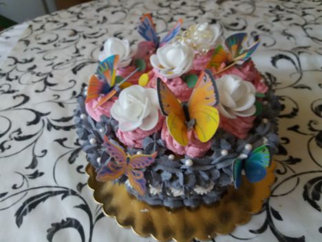 Születésnapi cup cake torta