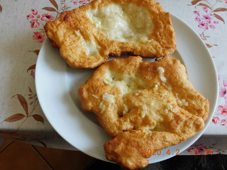 Házilag készített  lángos 