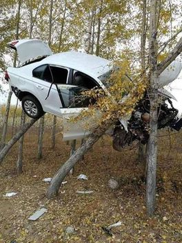 Alacsonyan szálló autó!