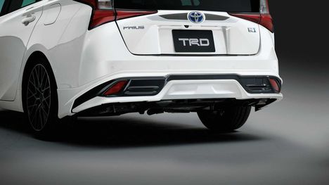 2019-toyota-prius-by-trd (12)