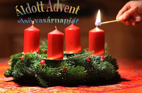 Advent első gyertyalángja