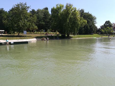 Halászi község belterületén a Mosoni-Duna bal partja, Halászi 2019. július 24.-én 16