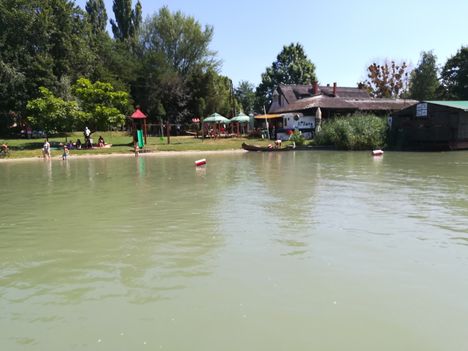 Halászi község belterületén a Mosoni-Duna bal partja, Halászi 2019. július 24.-én 20