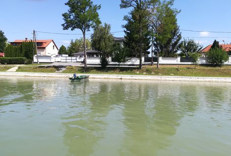 Halászi község belterületén a Mosoni-Duna bal partja, Halászi 2019. július 24.-én 2