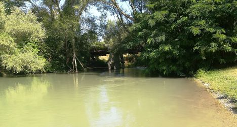 Mosoni-Duna legfelső szakasza a rajkai régi híddal, Rajka 2019. július 24.-én
