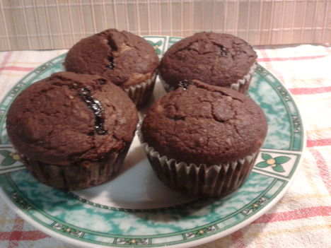 Muffin mazsolával és csokikrémmel