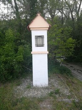 Máriakálnok, Szent Flórián szobor a Mosoni-Duna mellett, 2020.05.08.-án
