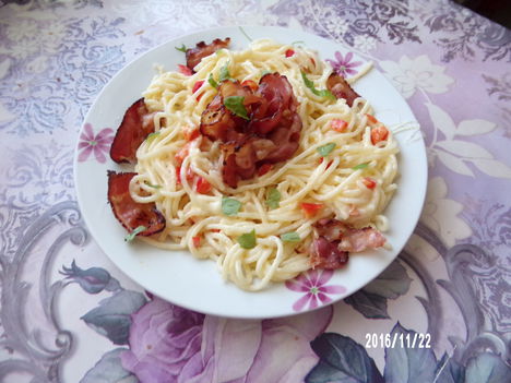 Mozzarellás Sajtos sonkás spagetti