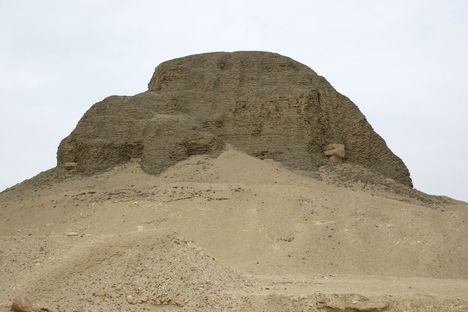II. Szenuszert-piramis