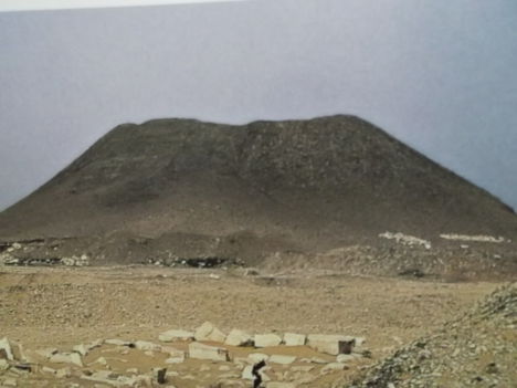 III. Szenuszert-piramis