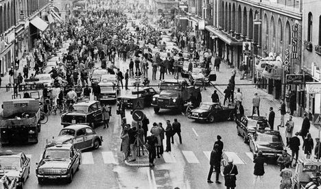 Így tért át a jobboldali közlekedésre Svédország, Európában utolsóként - 1967. szeptember 3. (Kungsgatan, Stockholm, on Dagen H)