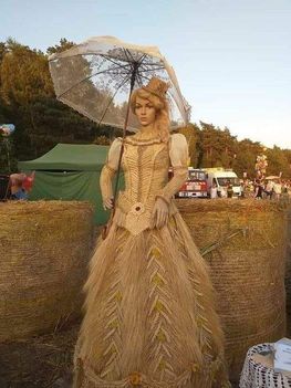 Gabonából készült ruha egy lengyelországi szüreti fesztiválon !