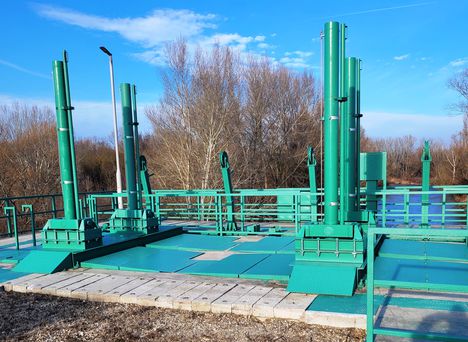A felújított Rajkai 1. számú vízkivételi zsilip felvízi hidraulika szerkezetei, Rajka 2022 január 27-én