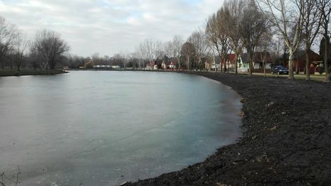 Iszapkotrást végeztek a Lipóti Kengyátó-tó I.számú medencéjében, Lipót 2016. december 16.-án 2