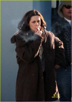 New-Moon-Set-twilight-series-cigarettázó Kristen Stewart