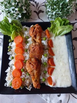 Sült csirke combok  rebarbara mártással és rizzsel