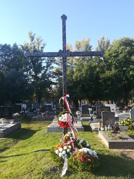 Lengyel menekültek emlékkeresztje a Püski temetőben, 2019. szeptember 29.-én