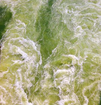 Turbulens vízjáték a Dunakiliti duzzasztóműnél, 2022.07.28-án