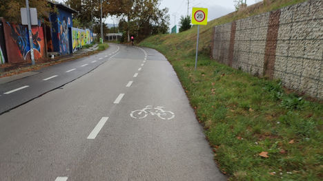 Nyitott kerékpársáv - új közlekedési tábla (fotó Infostart)