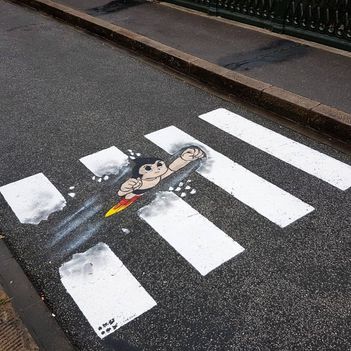 Zebra (pedestrian street art in Europe by Oakoak)_06