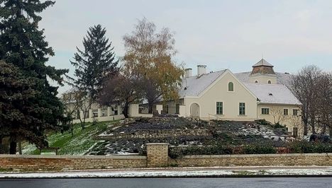 A felújított Magyaróvári vár várkapitány-épülete