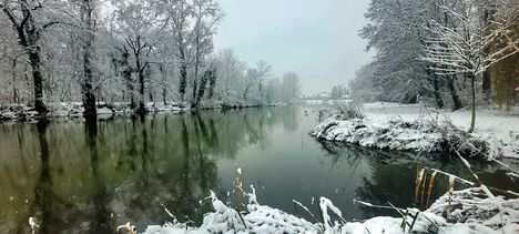 Mosoni-Duna hóval díszítve a Levente árok torkolatánál, Mosonmagyaróvár