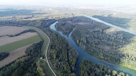 A Szigetközi hullámtéri vízpótlórendszer Kisbodak község külterületén 2019. október 15.-én 