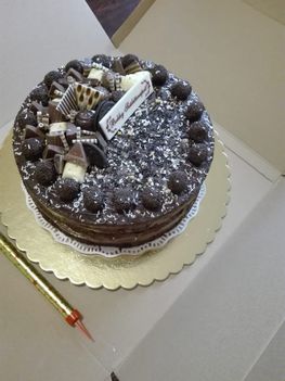 Születésnapi mogyorókrémes torta