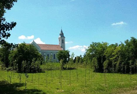 Kónyi templom Keréktó Szabadidő Központ felől. 2024.június 17.