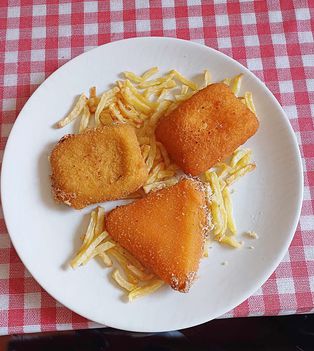 Ma gyors gyorsanelkészíthető ebédünk volt. Rántott sajt.