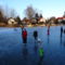 Befagyott a Kis-Zátonyi Doborgazszigeten és a gyerekek nagy örömére korcsolyapályává  változott, Dunasziget 2017. január 07.-én 2