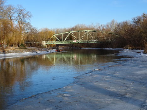 Befagyott a Mosoni-Duna folyó a Kálnoki híd alatti szakaszon, Mosonmagyaróvár 2017. január 14.-én 3