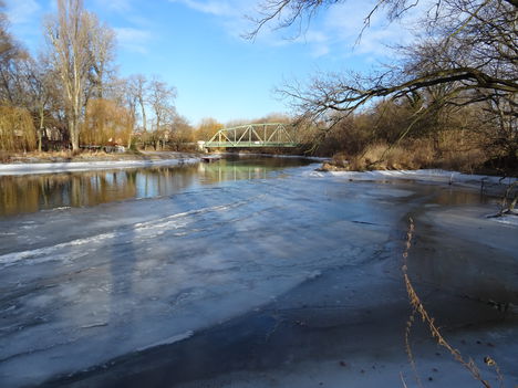 Befagyott a Mosoni-Duna folyó a Kálnoki híd alatti szakaszon, Mosonmagyaróvár 2017. január 14.-én 4