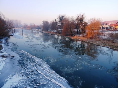 Jeges állapotok a Mosoni-Duna Kimle község belterületi szakaszán, 2017. január 11.-én 2