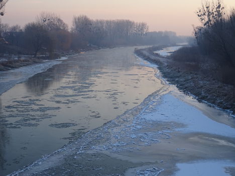 Jeges állapotok a Mosoni-Duna Kimle község belterületi szakaszán, 2017. január 11.-én 4