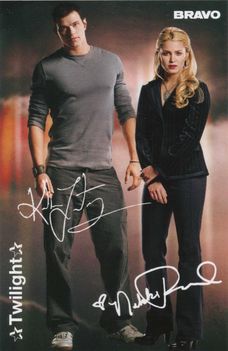 Bravo_Emmett_Rosalie_Scan-twilight-series-5484565-1666-2560