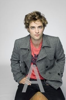 robert-pattinson-edward-cullen-twilight-series-5791796-350-525