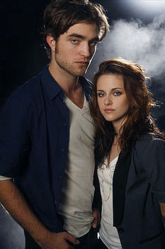 Some-Kristen-and-Robert-pictures-from-photoshoot-twilight-series-5540499-332-500